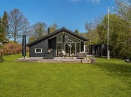 Nice Home In Dronningmølle With Wifi