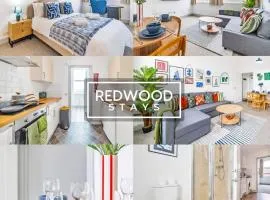 COMFORTABLE AND HOMELY 1 BEDROOM 1 BATHROOM SERVICED APARTMENT WITH FREE PARKING, FREE WiFi AND NETFLIX, PERFECT FOR BUSINESS STAYS, FAMILIES, RELOCATIONS, EXTENDED STAYS, AND EMERGENCY ACCOMMODATION by REDWOOD STAYS