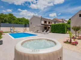Nice Home In Vinjani Donji