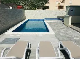 Ferienwohnung mit Pool für 5 Personen nur 200 Meter vom Meer entfernt