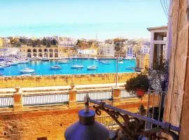 Historic Vittoriosa Maisonette with Sea View