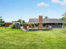 Two-Bedroom Holiday Home In Hejls