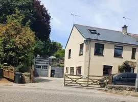 The Conifers, 3 Room, Small but Stylish Self Catering Flat in Nature Reserve Free Eden or local taxi b4 9pm no lounge