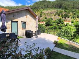 Teixeira Home - Gerês，位于吉尔斯的木屋