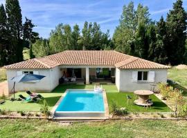 Villa paradis Maison piscine chauffé, hotel in Barbentane
