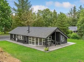Three-Bedroom Holiday Home In Blavand