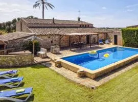 Wunderschönes Ferienhaus in Vilafranca De Bonany mit Privatem Pool