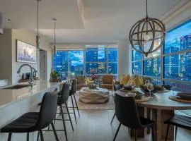 "The Draper" - Luxury Corner Unit w Tower View, - Near Stampede, Saddledome, BMO Centre! FREE Parking, Banff Pass, & Wine!