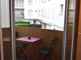 Quiet Tiny Apartment, готель у Версалі