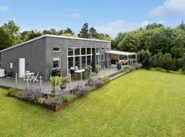 2 Bedroom Beautiful Home In Fårevejle