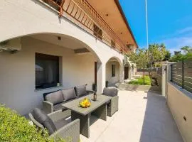 Awesome Apartment In Muntic With Wifi