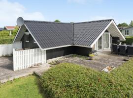 3 Bedroom Awesome Home In Juelsminde, hotel v destinaci Sønderby