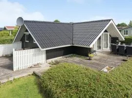 3 Bedroom Awesome Home In Juelsminde