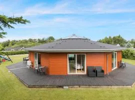 Nice Home In Ebeltoft With Sauna