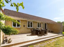 Beautiful Home In Østermarie With Wifi, hótel í Østermarie