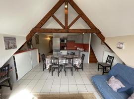 Chalet T3 près des pistes, 2 chambres, équipé, navette gratuite - FR-1-787-2, Hotel in Laveissière