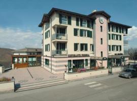 Hotel Kristall, hotel in Monghidoro