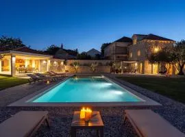 NEW! Holiday house Mara with 4 bedrooms, private pool, summer kitchen, panoramic valley views