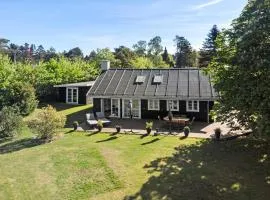 Beautiful Home In Væggerløse With Sauna