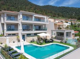 FINIKAS LUXURY SUITES Thassos Golden Beach、クリッシ・アモウディアのホテル