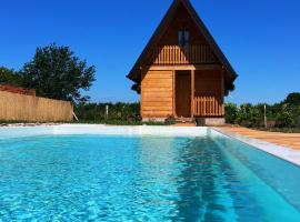 Kućica naša bajka, hotel s jacuzzi v destinaci Kupinovo
