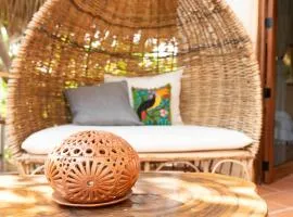 Casa Mariposa Beach Hotel