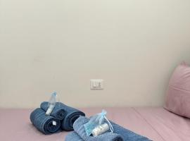 Casa Vacanza - PERLA MARINA- 40 mt dal mare, hotel a Crotona