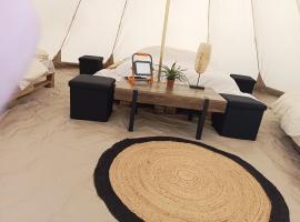 tipi insolite 1 a 4 personnes, luxury tent in Plouray