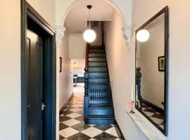 Spacious home in Leeds ideal for gatherings with free parking