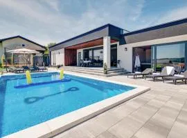 Lovely Home In Dubovec Bisaski
