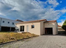 Maison au cœur d'Aubenas, hotel i Aubenas