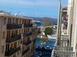 STUDIO ÉQUIPÉ A 50 MÈTRE DE LA GARE ET 10 MN DES PLAGE