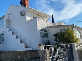 Apartment Remi, penthouse with balcony, free parking