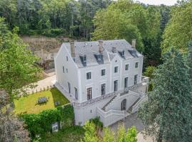 3 - Grand Appartement dans Château & Domaine privé à 15min de Lyon, hotel v destinaci Vourles