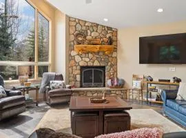 Beautiful 7BR Home Walk Everywhere