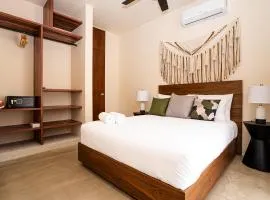 Penthouse with private jungle, pool, downtown