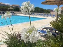 Villa 4 à 6 personnes dans résidence avec piscines proche plage