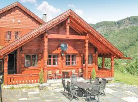 Stunning Home In Sogndal With Sauna, ξενοδοχείο με υδρομασάζ σε Svidalen