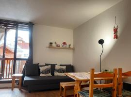 Cosy central Studio with a view, balcony 20m2 4ppl, hotel v destinaci Vénosc