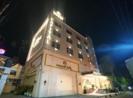 Capital Luxury Suites、ヴィジャヤワーダにあるヴィジャヤワーダ空港 - VGAの周辺ホテル