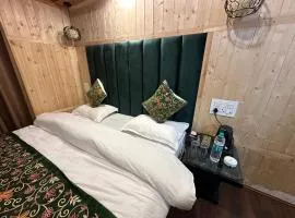 MALA CASTLE COTTAGES AND HOTELs