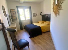 Chambre 2 dans Mas chez Sofi, hotel v destinaci Maubec