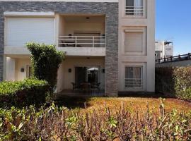 Amwaj - Deluxe Two Bedroom Chalet, hotel v destinaci El Alamein