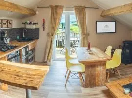 Gracie's Lodge at Woody's Glamping