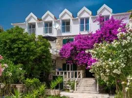 Aurora Beachfront Luxury Rooms&Suites