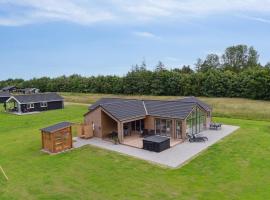 Lovely Home In Væggerløse With Kitchen, hotel v destinaci Bøtø By