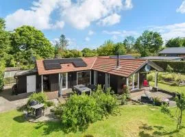 2 Bedroom Lovely Home In Malling