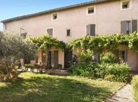 Cozy Apartment In Morières-Lès-Avignon