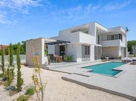 4 Bedroom Gorgeous Home In Bilice