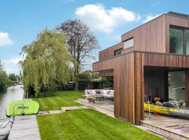 Awesome Home In Vinkeveen, hotel in Vinkeveen